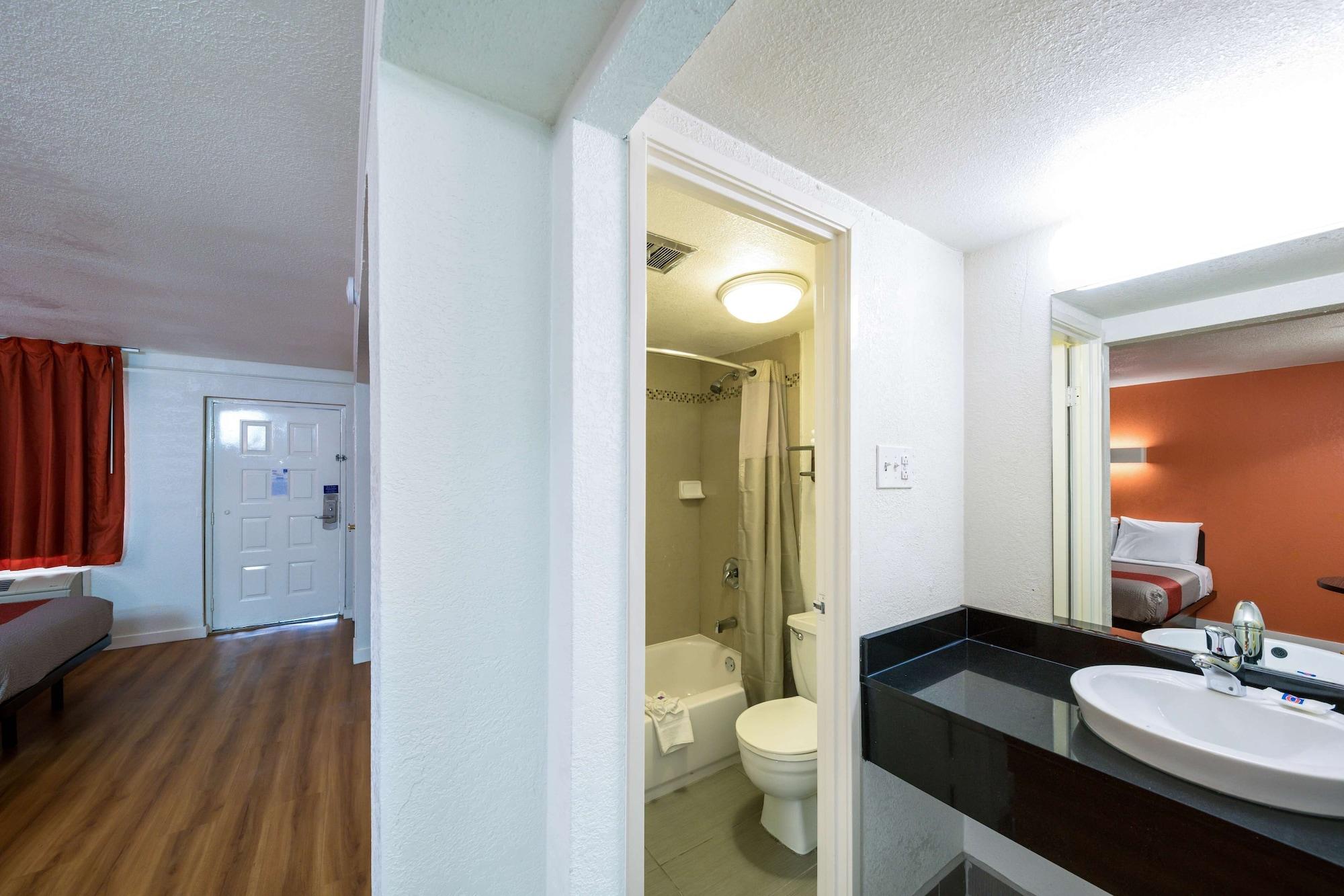 Motel 6-Dallas, TX - Farmers Branch Esterno foto