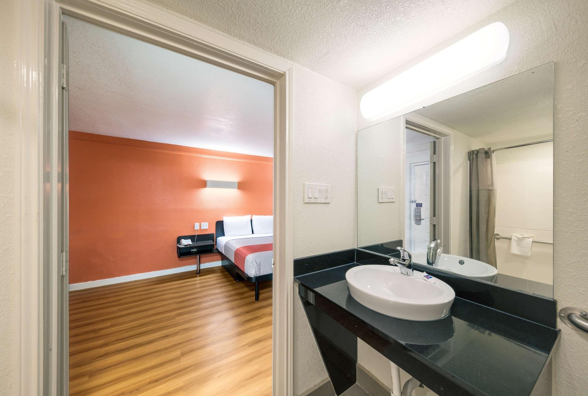Motel 6-Dallas, TX - Farmers Branch Esterno foto